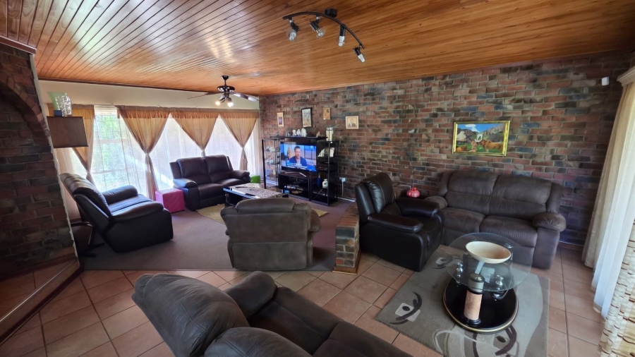 4 Bedroom Property for Sale in Pellissier Free State